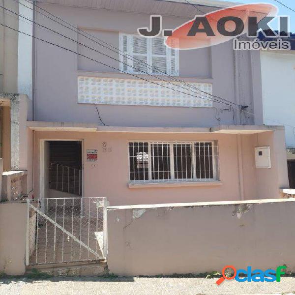 Sobrado para aluguel possui 90 m² com 3 quartos