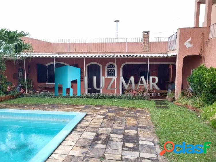 Terreno com piscina e edícula no Monte Azul