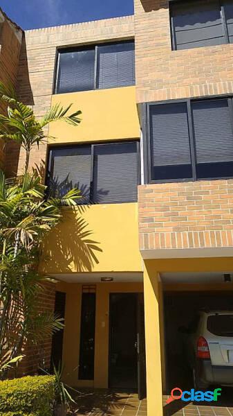 Venta De Exclusivo Townhouse En Lomas Alto Valencia