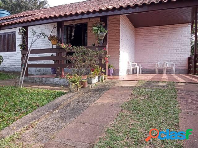 linda Casa em Pedra 96m², Piscina, Cond Fechado, Águas