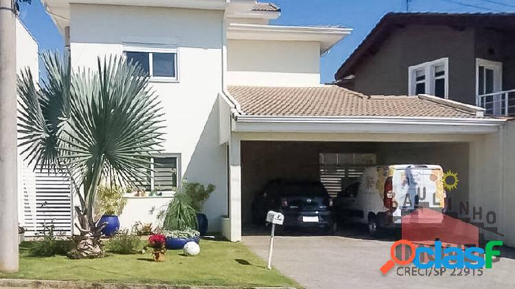 Ótima casa com 03 dormitórios e piscina à venda no