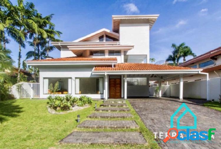 Casa com 4 suítes, área gourmet e piscina à Venda, 350