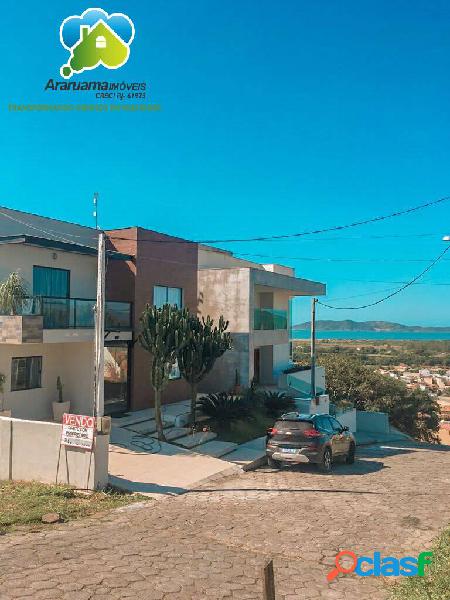 Casa duplex em condomínio próximo à praia Dunas do Peró.