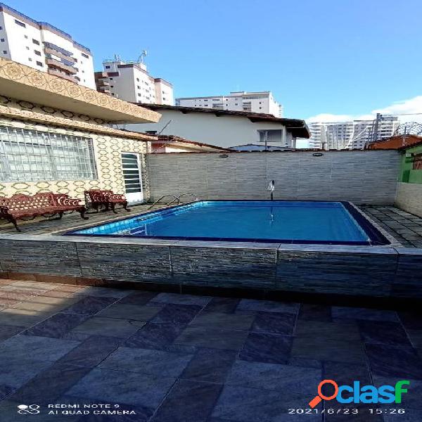 Casa isolada com 03 dormitórios na Vila Caiçara.