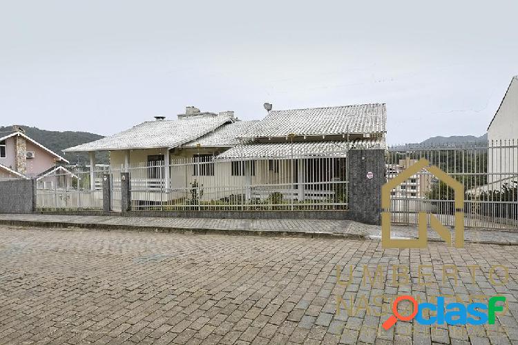 Linda e ampla casa a venda no bairro da Velha em Blumenau SC