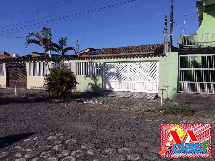 Ótima casa c/ piscina á 100 metros da Praia - no Itaoca