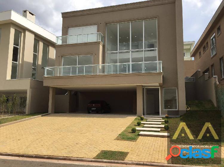 LINDA CASA NOVA 4 SUÍTES, ÓTIMA LOCALIZAÇÃO, ELEVADOR,