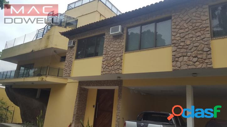 Venda - Casa de condomínio com 434 m² em Charitas -