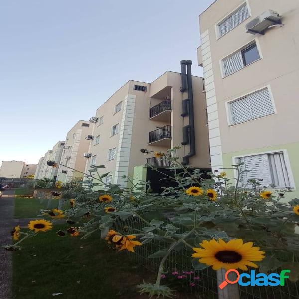 AMPLO APARTAMENTO