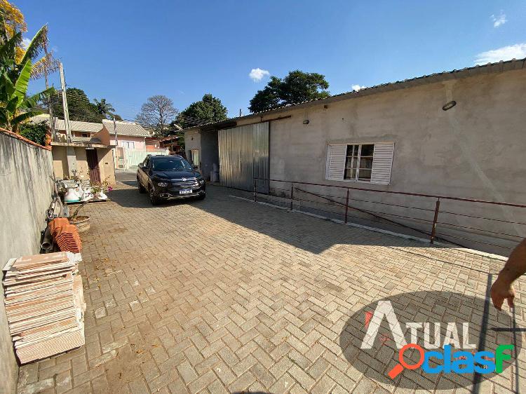 Casa e salão em excelente terreno de 400m2 no Jd. dos
