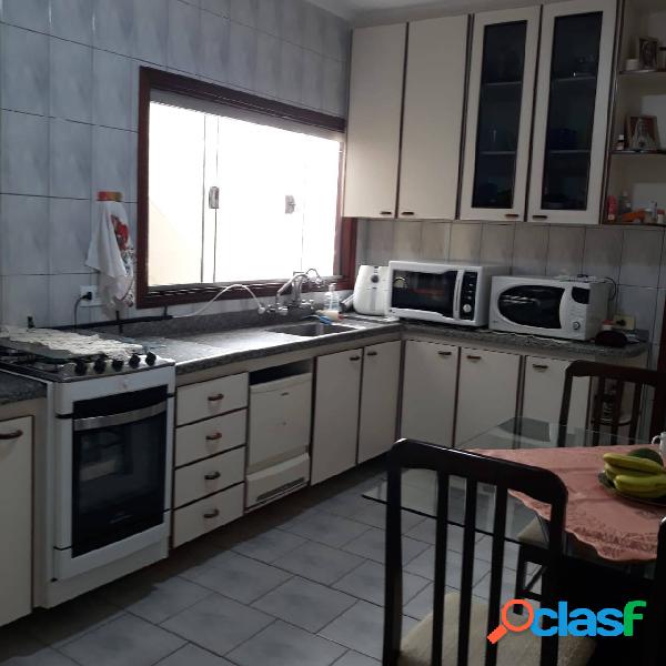 Casa para venda tem 132 metros quadrados com 3 quartos