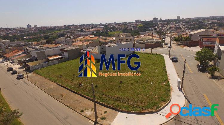Excelente Área no Wanel Ville