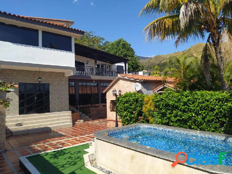 750 M2 Espectacular y moderna casa en Carialinda Naguanagua