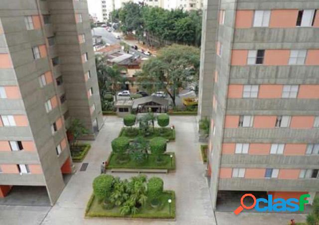 Apartamento amplo com fina decoração