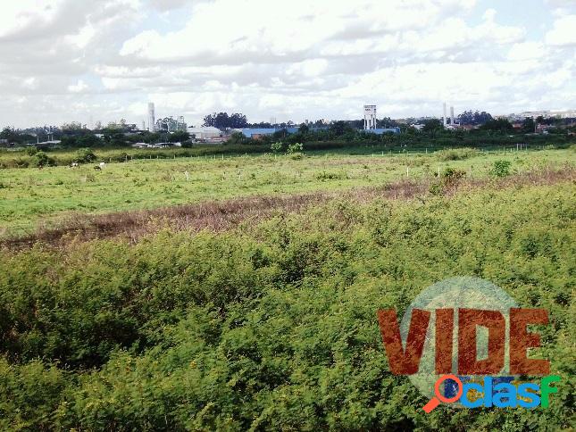 Jacareí: Área com 121.000 m², em localização