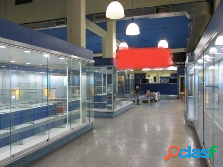 Local Comercial En Venta En Maracay 600 M2.