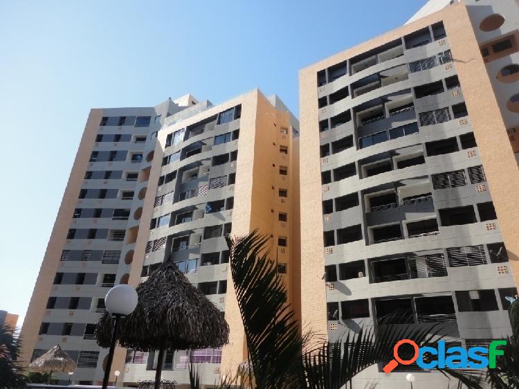 RE/MAX Vende Apartamento En Tazajal 90 M2.