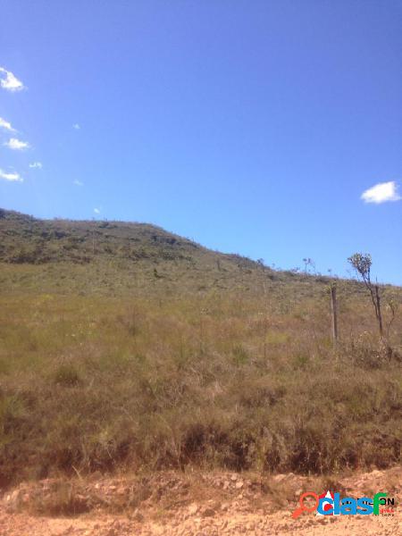 Terrenos de 30 mil m² com corredeira d'água no fundo