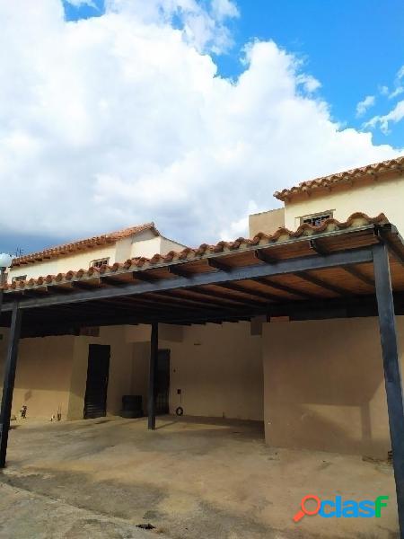 Venta De 2 Townhouse En Uno, En Tazajal 268 Metros.