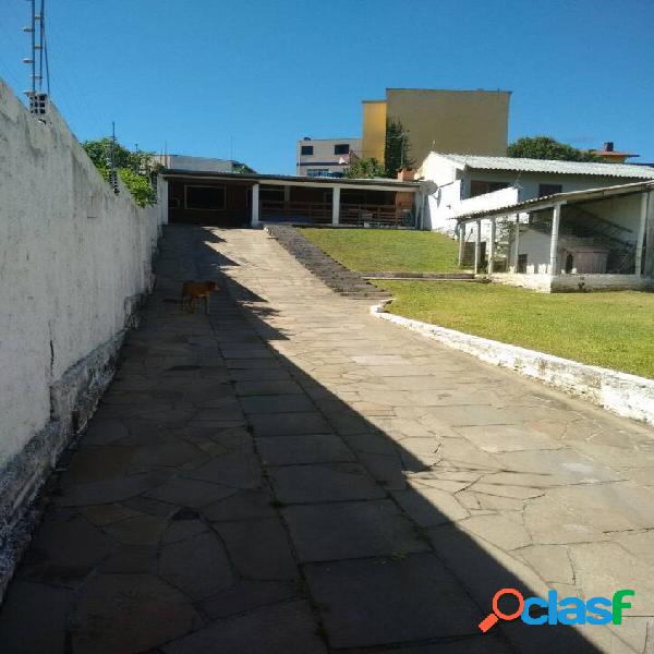 CASA COM TERRENO DIFERENCIADO