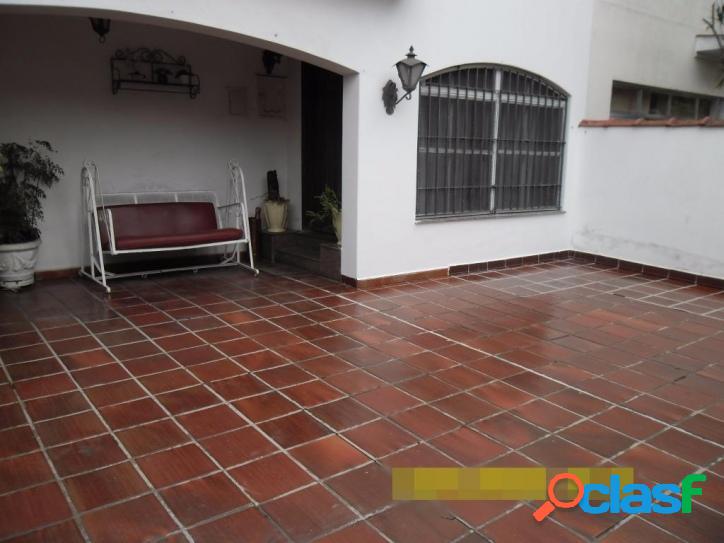 CASA COMERCIAL NA RUA CASTRO ALVES EMBARE SANTOS
