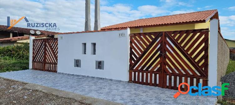 Casa com piscina a venda no litoral de SP - Itanhaém REF