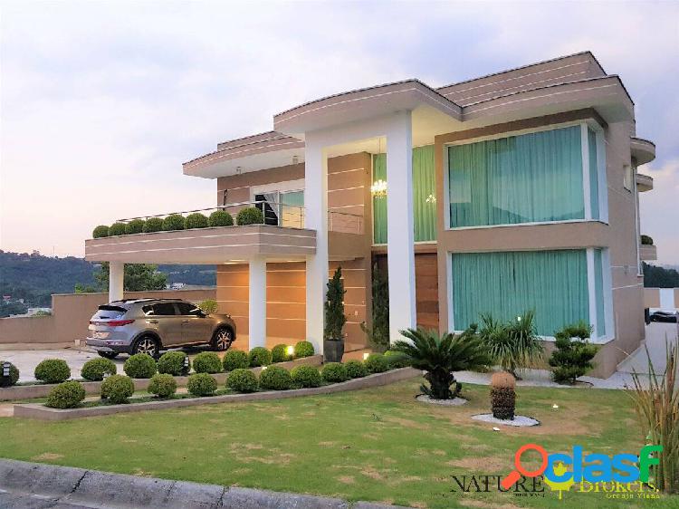Casa de Alto Padrão em Condomínio Clube