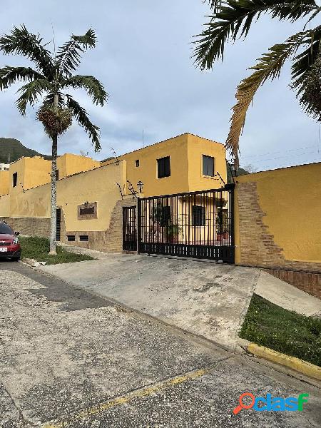 En venta Townhouse en Mañongo de 140m2 de oportunidad