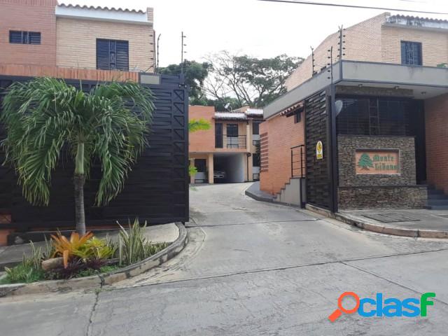 Se vende Town House en Mañongo 164 Mts