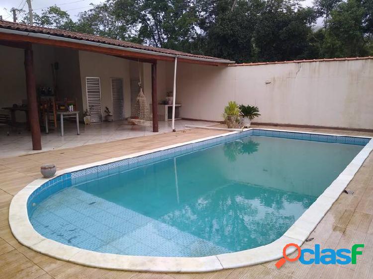 Vende-se bonita chácara murada e com piscina