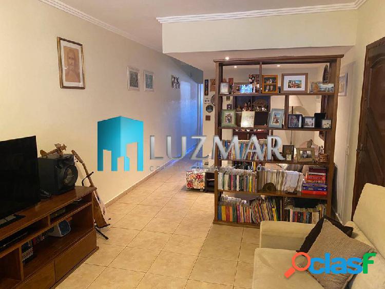 Casa com três dormitórios no Jardim Casablanca