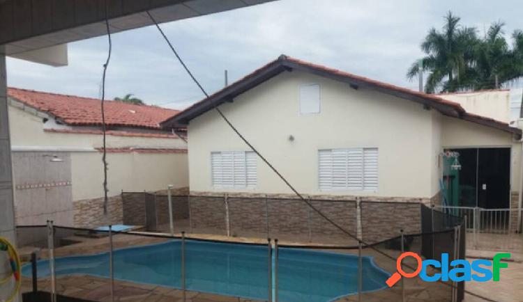 Linda casa com piscina no Vilage Santana em Guaratinguetá