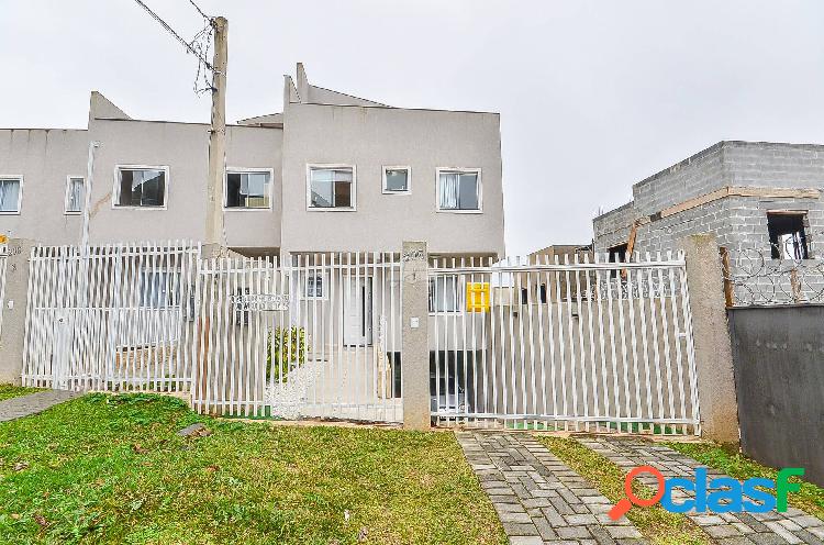 Sobrado com 3 quartos sendo 1 suíte no bairro