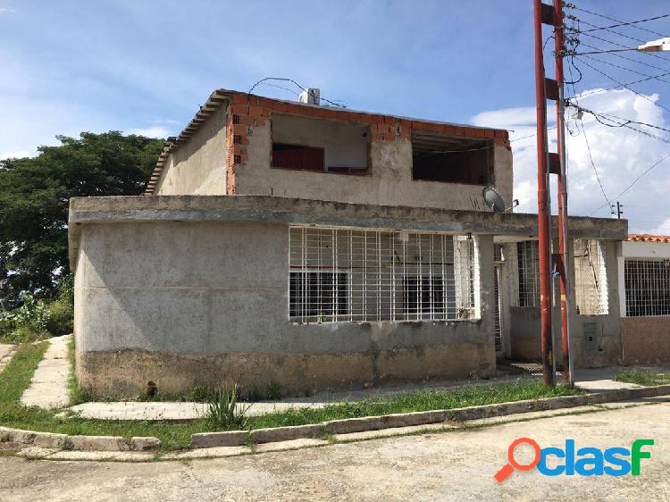 Casa de Esquina en Venta Inconclusa 70% Construida Agua Sal