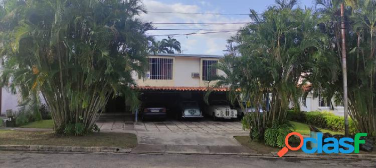 CASA EN GUAPARO PARA REMODELAR (450 mt2)