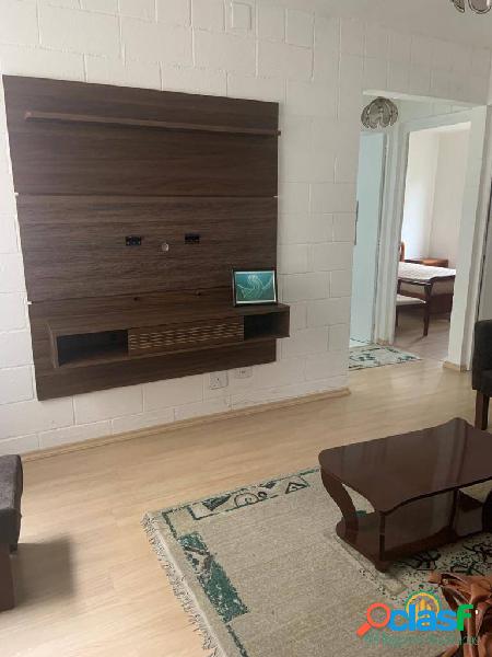 Lindo Apartamento 2 dormitórios com armários andar baixo