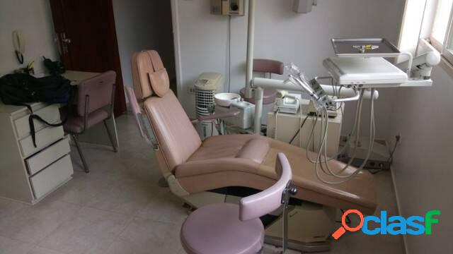 Casa com consultório odontológico completo no Monte Caste