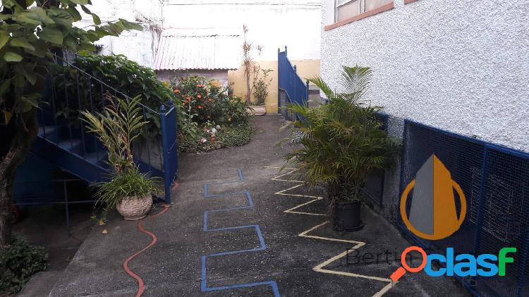 CASA COM QUINTAL VAGA DE GARAGEM E TERRAÇO