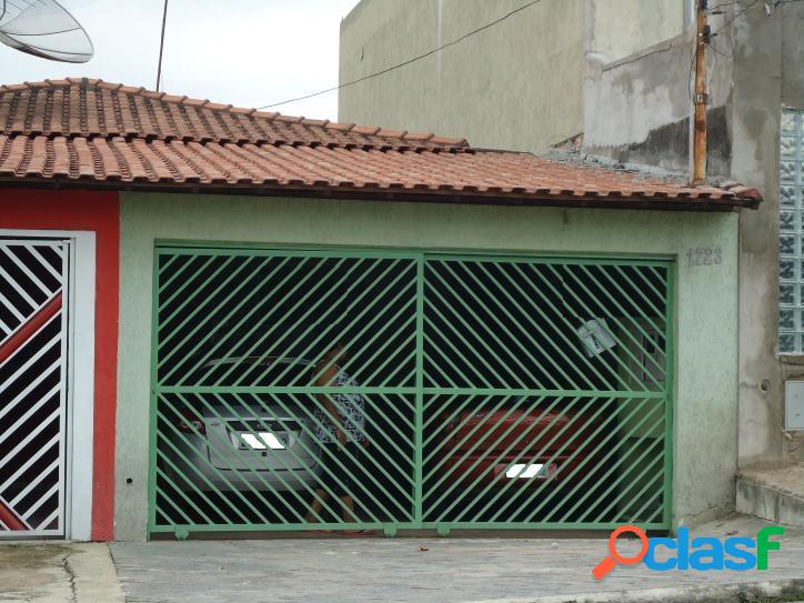 Casa térrea 3 moradias, 2 dormitórios e 2 vagas de