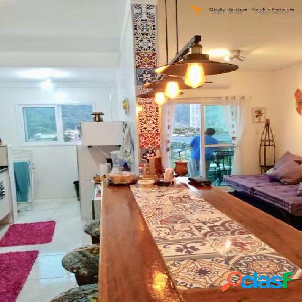 Apartamento com 2 Quartos à Venda, 65 m² por R$ 265.000