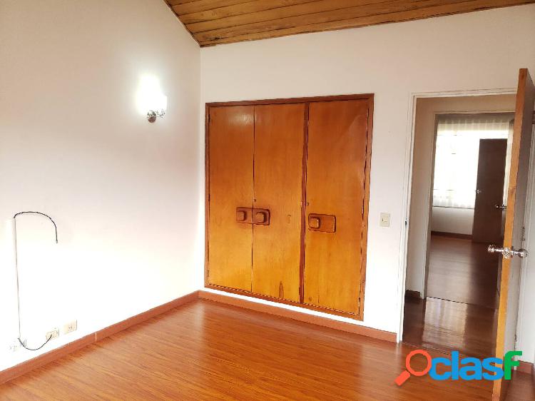 CENTRO NARIÑO - TEUSAQUILLO - VENDO CONFORTABLE APARTAMENTO