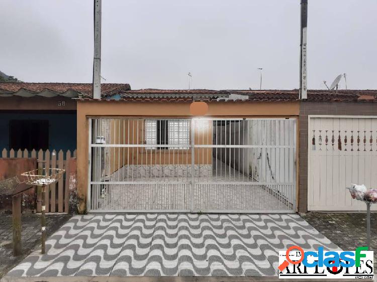 Casa a venda - Área c/ churrasqueira a 400 metros da praia