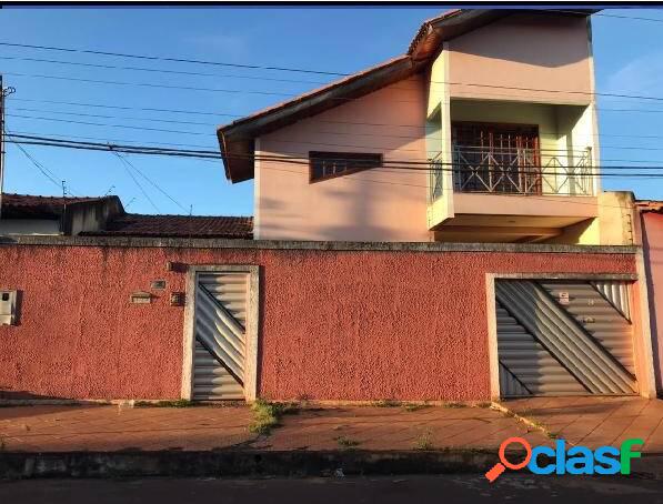 Casa, 2 suítes, varanda, closet, área de churrasco em