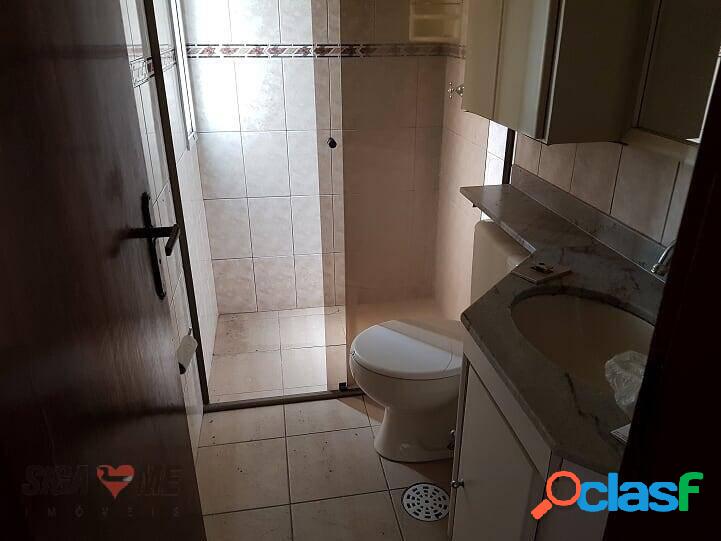 Apartamento com 3 dormitórios à venda, 75 m² por R$