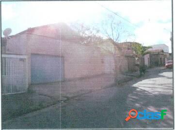 Casa 2 quartos - bairro São Pedro - Esmeraldas - MG