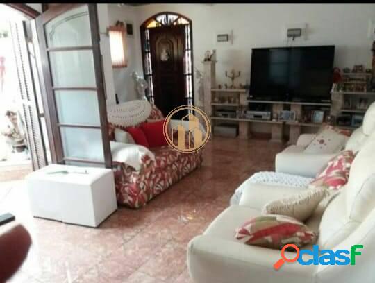 CASA - NO BAIRRO - VILA - CASTINHA
