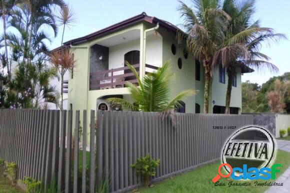 RESIDÊNCIA COM PISCINA À VENDA - ESTORIL - GUARATUBA