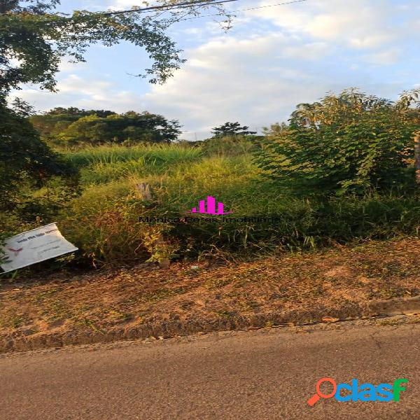 Terreno Á Venda de 1690M² em Condomínio Fechado