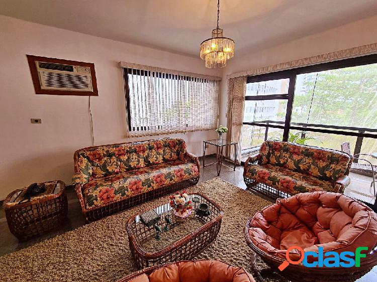 AMPLO APARTAMENTO, PÉ NA AREIA, 05 DORMITÓRIOS!