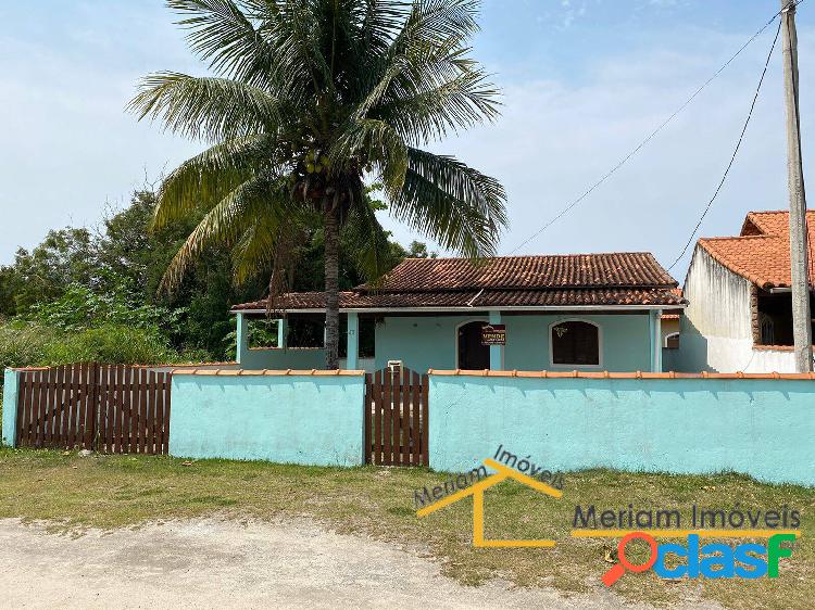 Casa com 03 quartos à venda em Praia Seca!